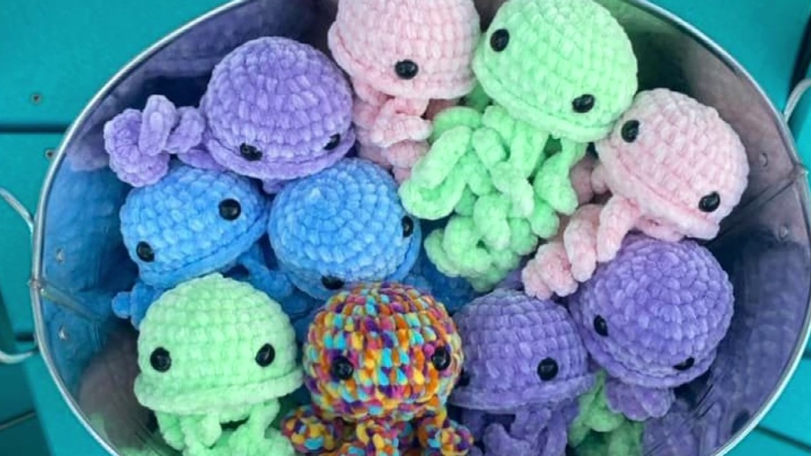 13 Nicu baby jellyfish lot and 4 small bee plush for online Erin