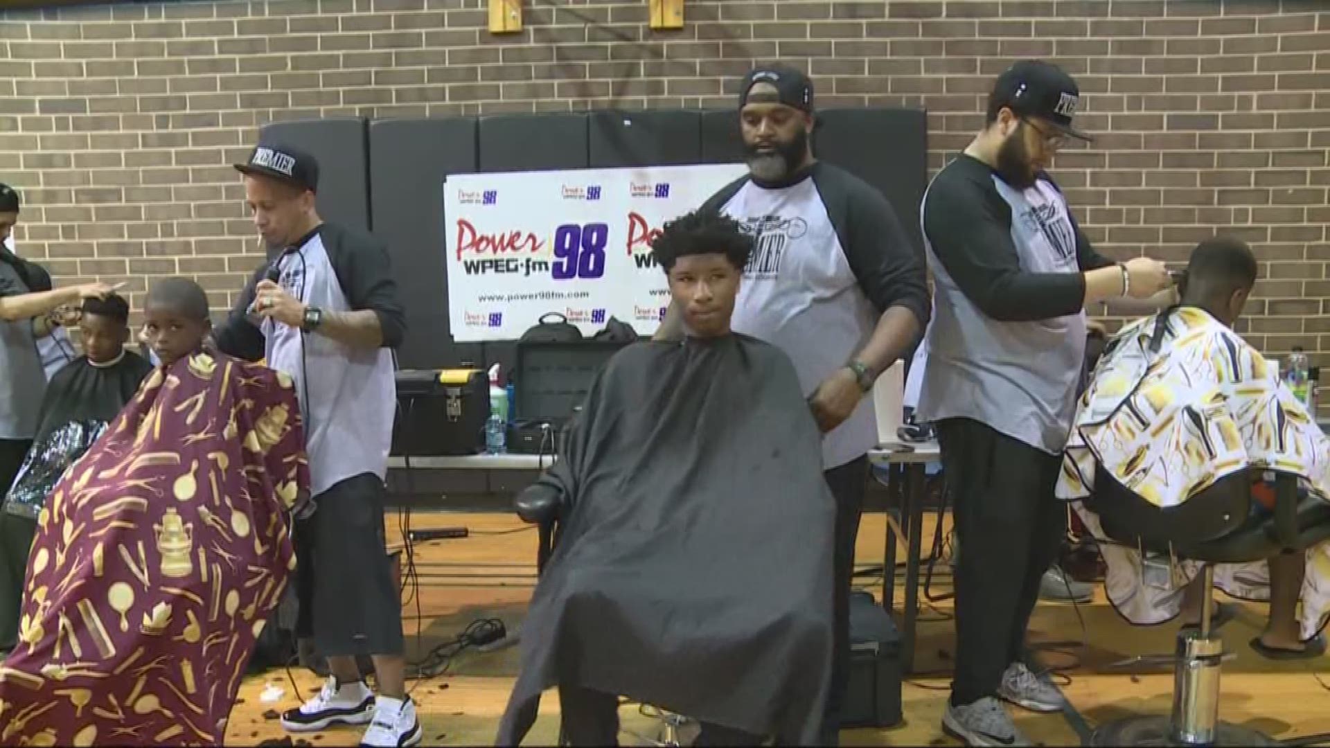 As 19 major school districts are back in the classrooms Monday, local barbers are providing free cuts to students.