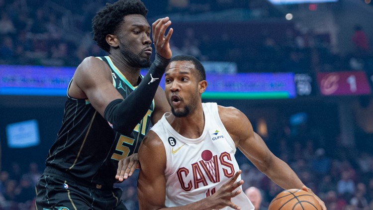Hornets rally in fourth, beat playoff-bound Cavaliers 106-95