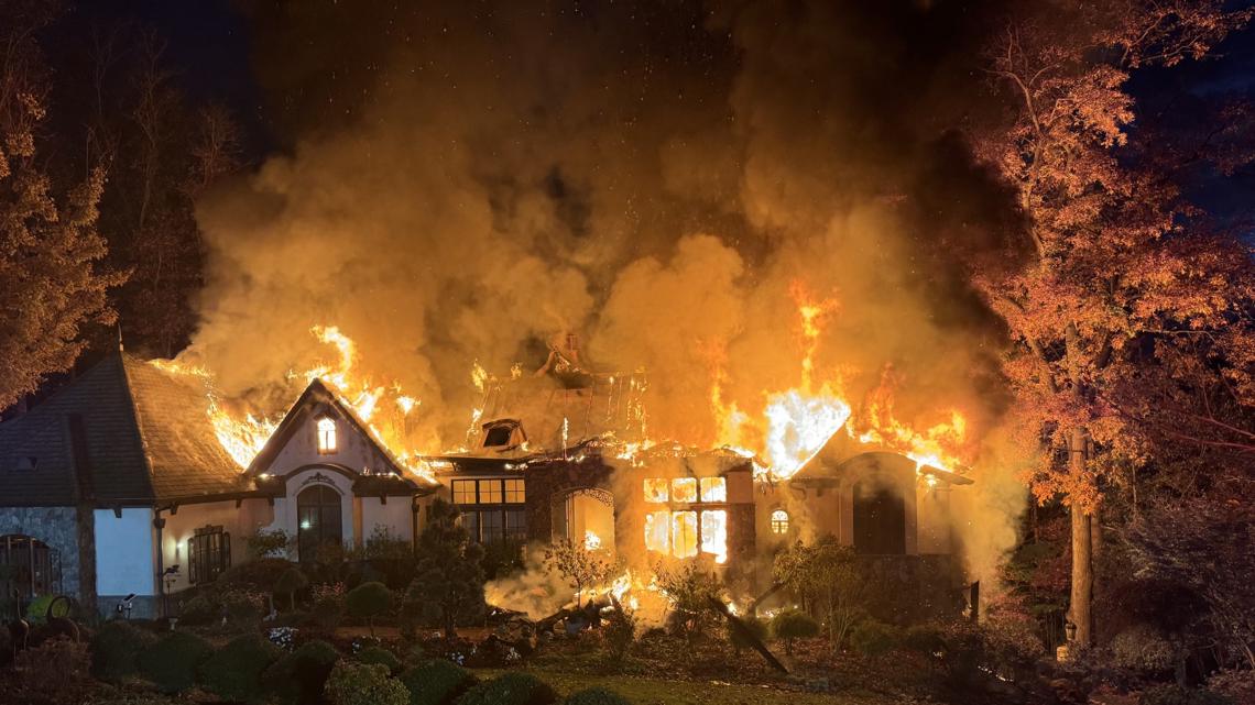 Large house catches fire near Lake Norman in Mooresville