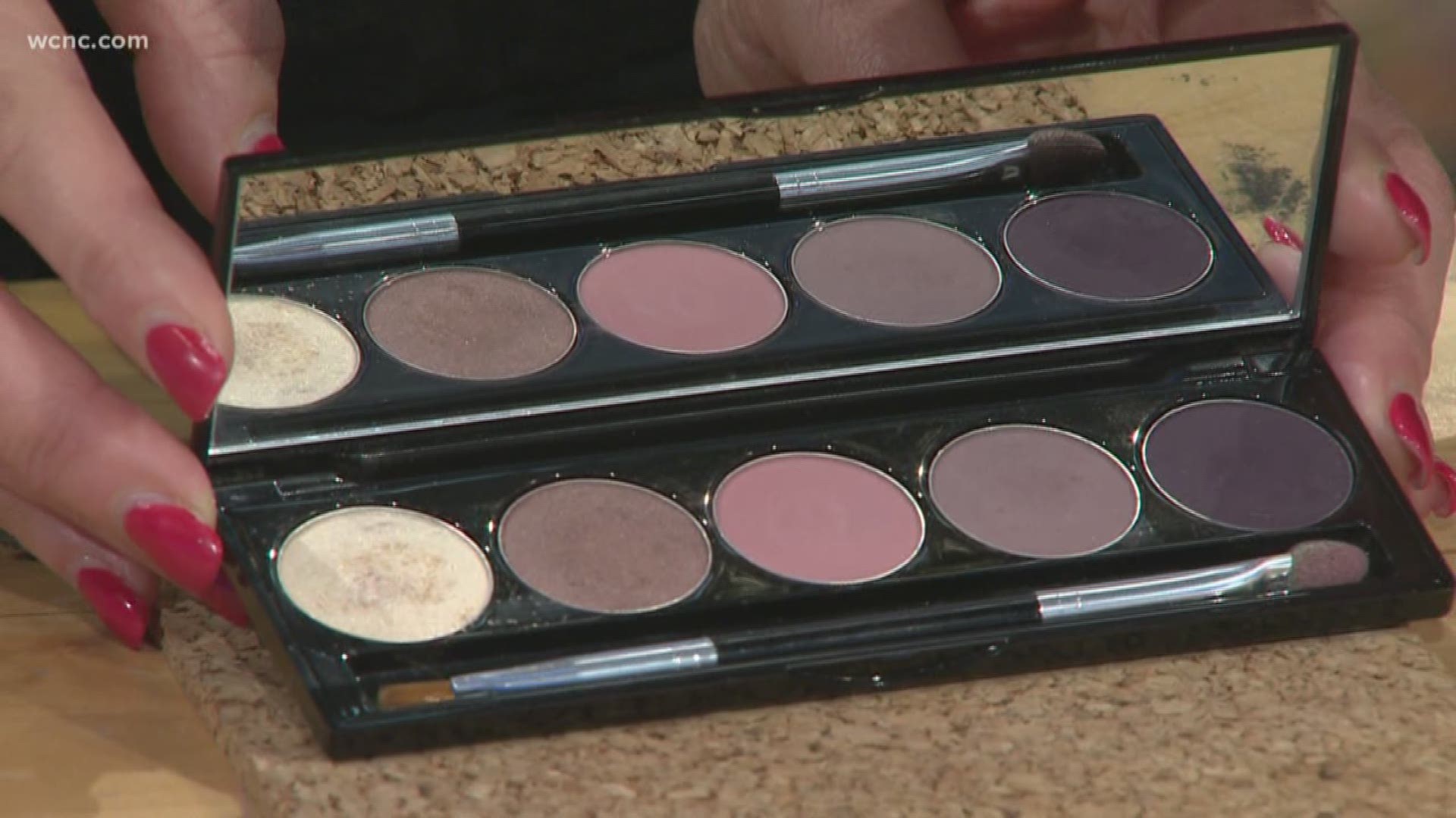 Stylist Stanley Owings gives a tutorial on holiday makeup.