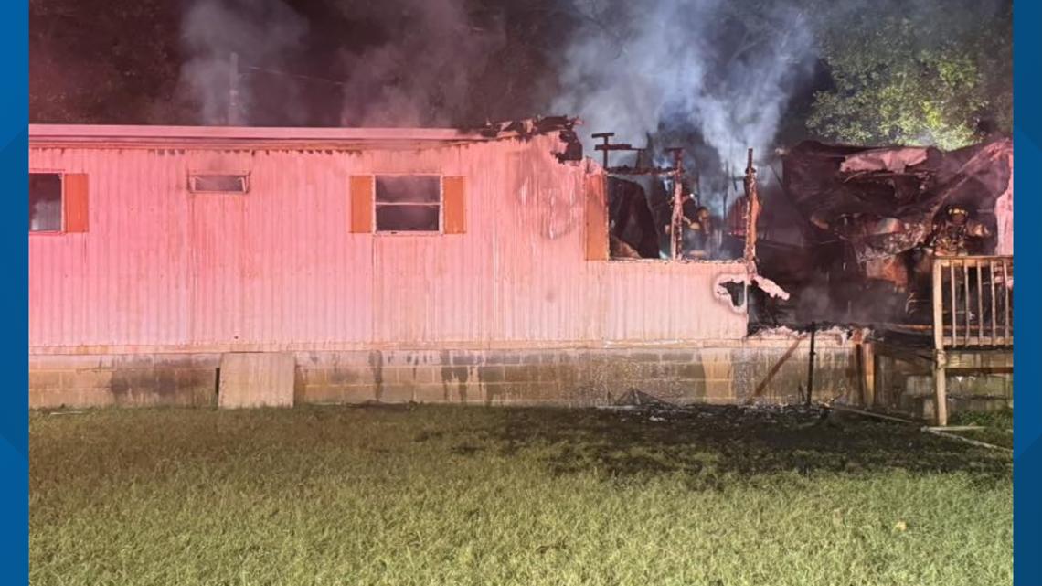 mobile-home-fire-in-huntersville-wcnc