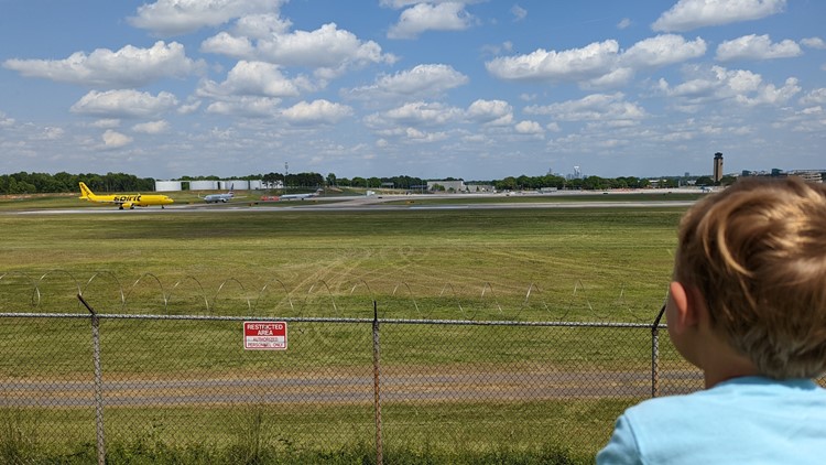 Charlotte Douglas Airport overlook to close during new runway construction