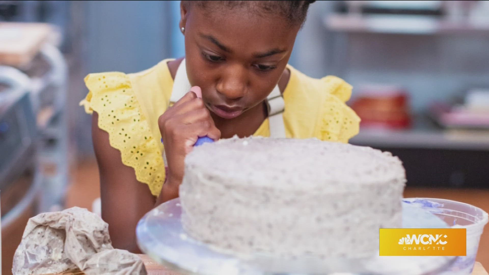 Caroline Makes....: Summer Berry Cake with Stencil Decoration