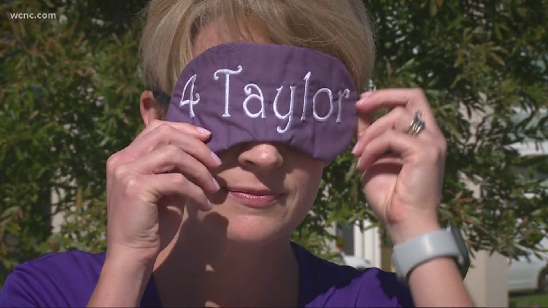 A Charlotte woman is going to run half of the Charlotte Marathon blindfolded to honor her sister who battled a rare condition.