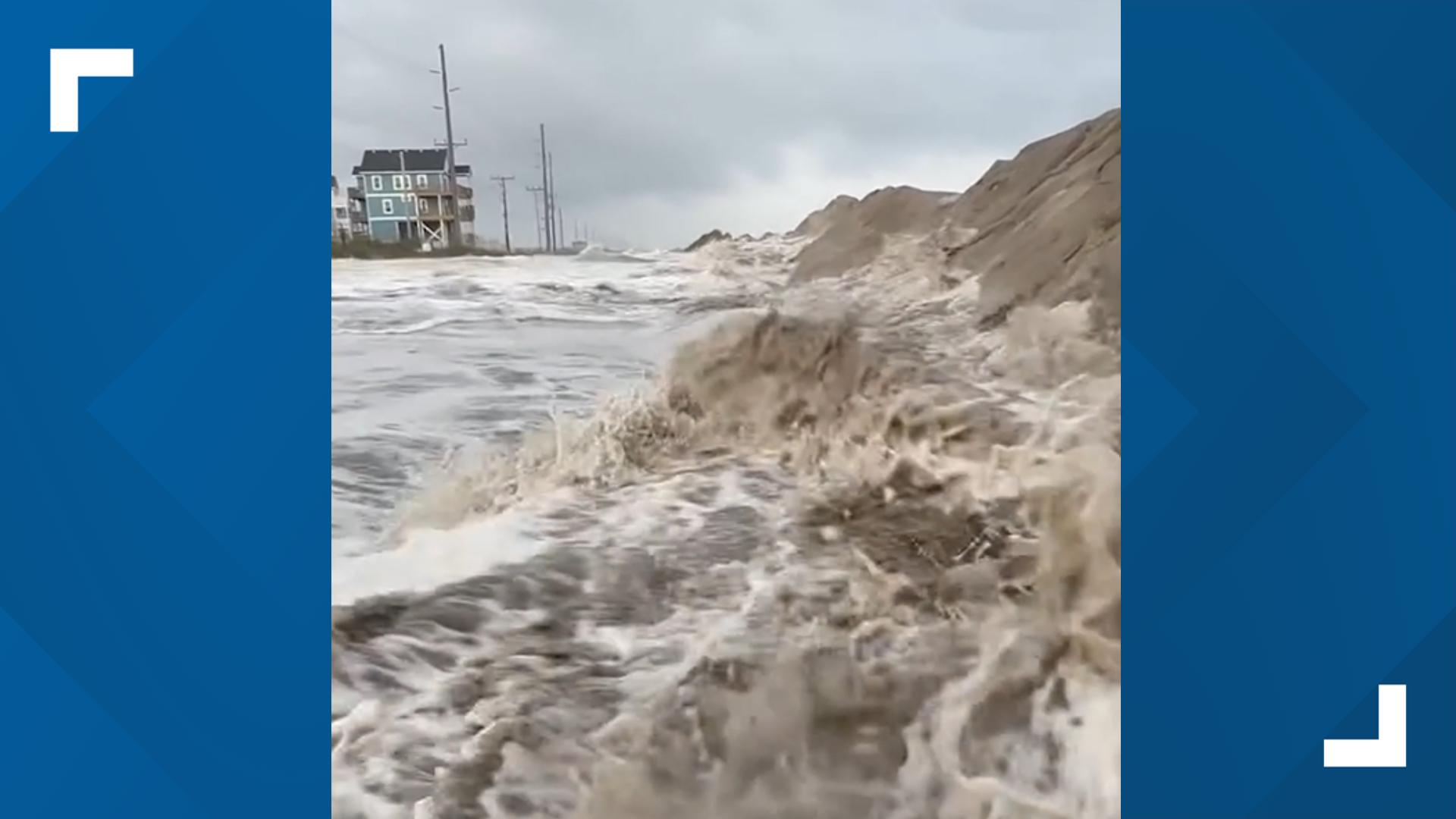 Powerful overwash hits NC coast before Hurricane Erin arrives