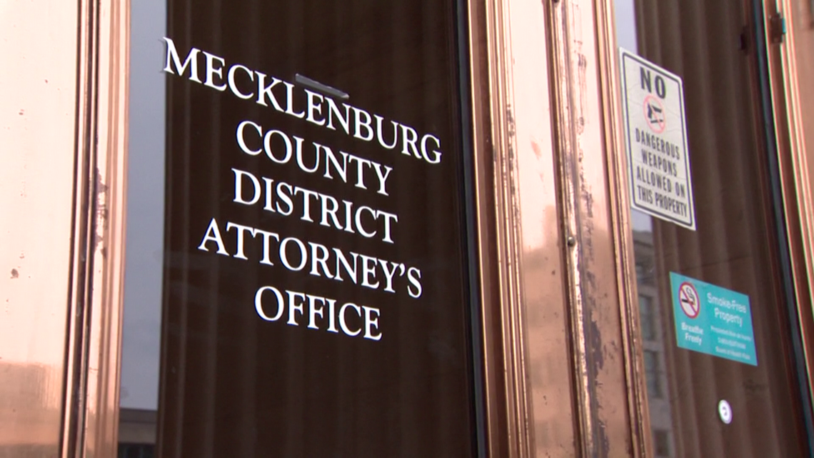 Mecklenburg County DA clears CMPD officers in shooting that ended deadly crime spree