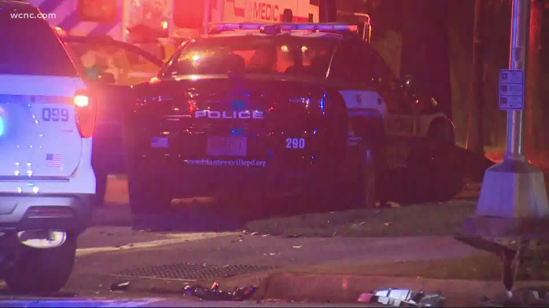 Huntersville officer among 2 hurt in Charlotte crash | wcnc.com