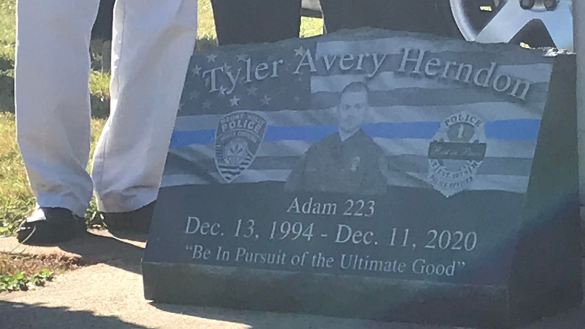 Fallen Mount Holly NC police officer honored with memorial