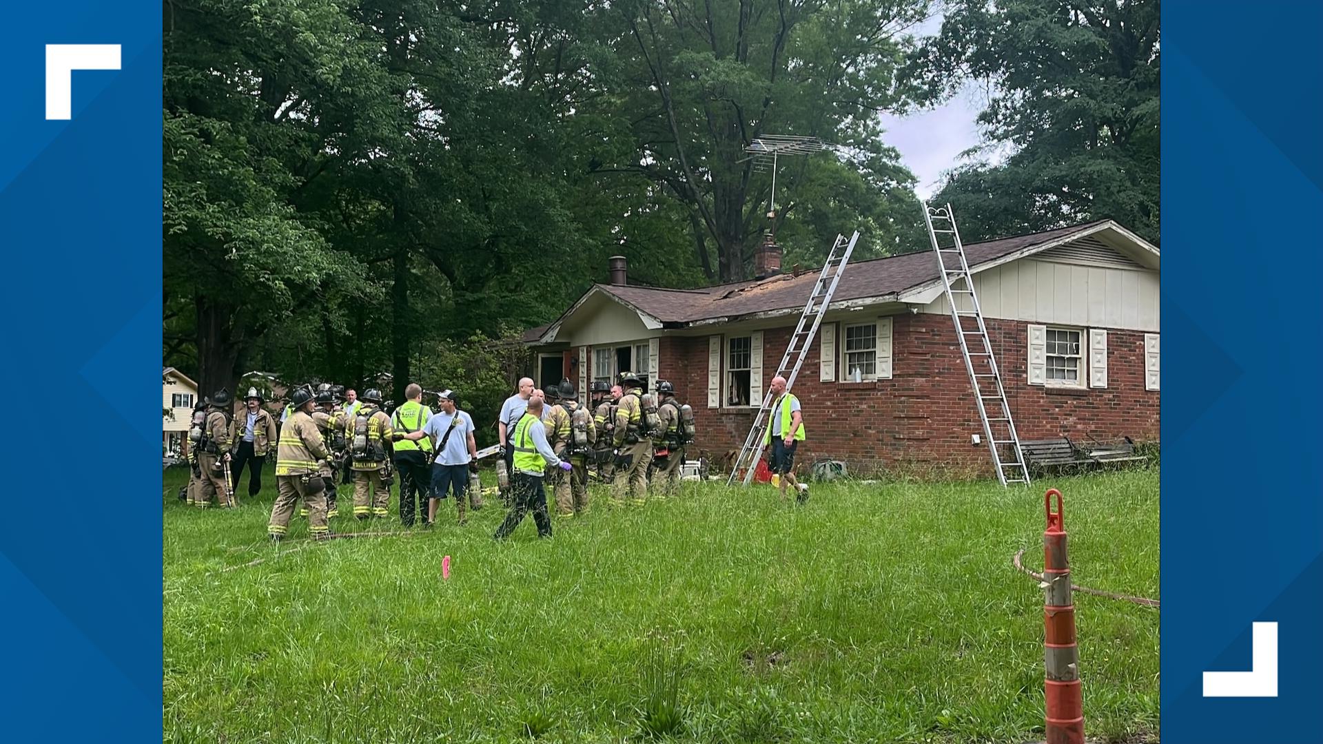 Two rescued from Charlotte house fire | wcnc.com