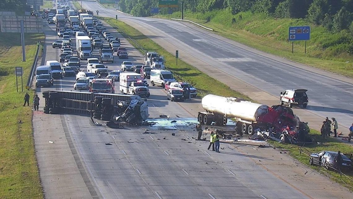 Serious crash involving 2 tractor-trailers shuts down I-485 – WCNC.com