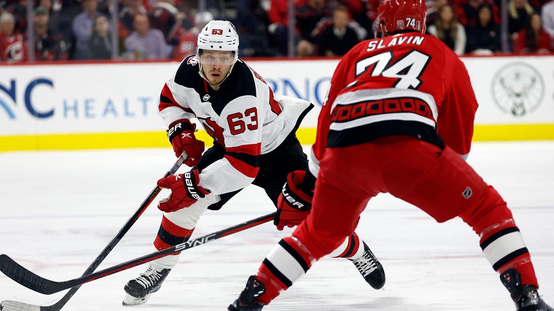 Carolina Hurricanes down New Jersey Devils 6-1, up 2-0 in series