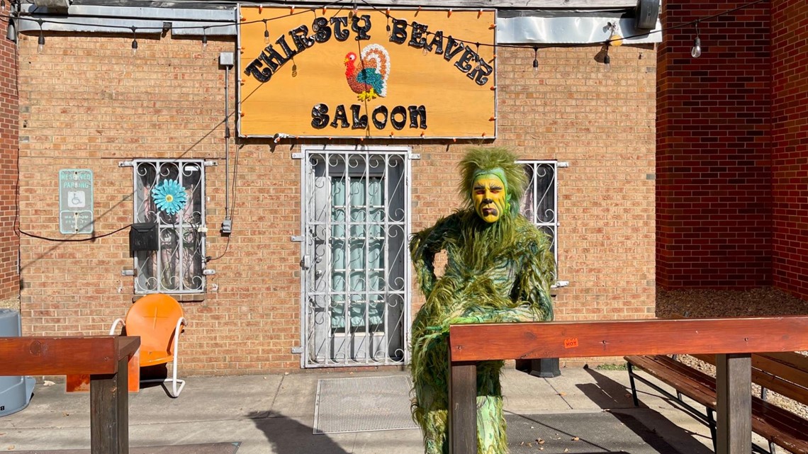 The Grinch copies Mick Jagger's Thirsty Beaver pic in Charlotte