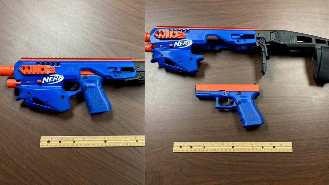 Like gun. Guns like Nerf. Nerf Guns. 12-441. Gun painted like Nerf. Ауг НЕРФ игрушка.