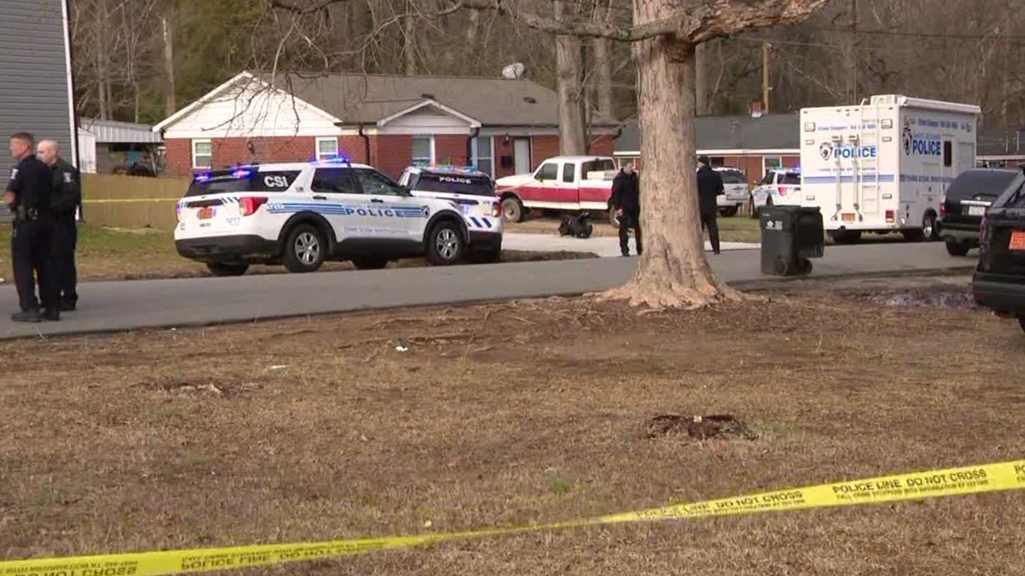 East Charlotte shooting leaves 1 dead, 2 injured | wcnc.com