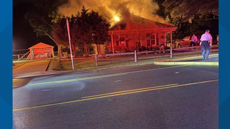 Man, 2 dogs killed in Gastonia house fire