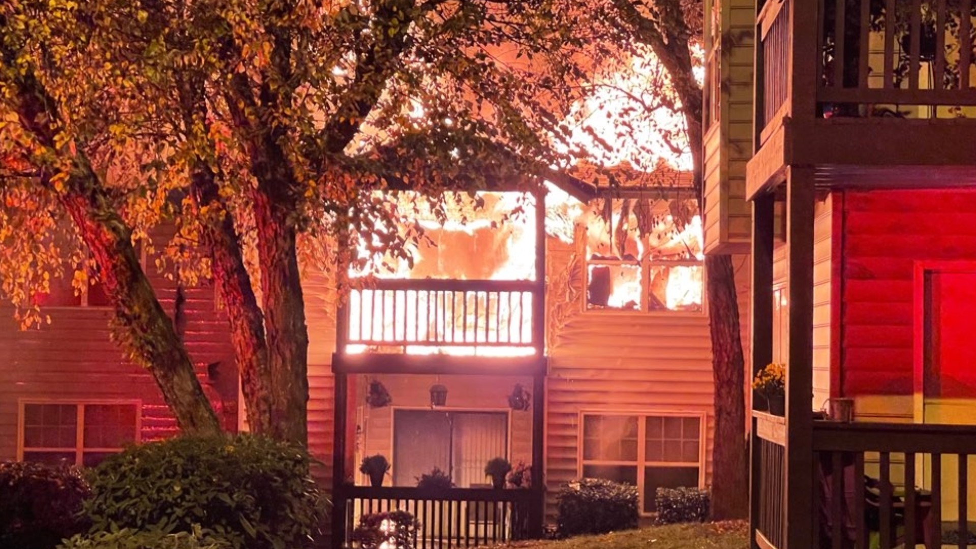 Apartment fire destroys multiple homes in Pineville, NC