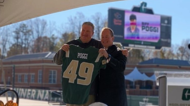 Charlotte 49ers introduce former hedge fund founder as football coach