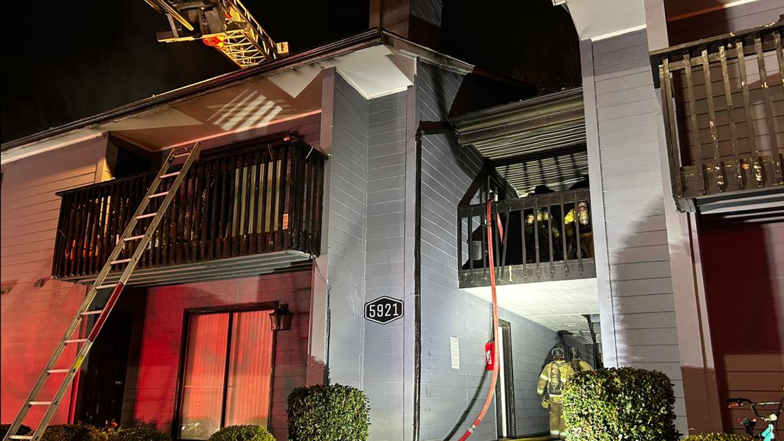 Crews battle 2-alarm apartment fire in east Charlotte