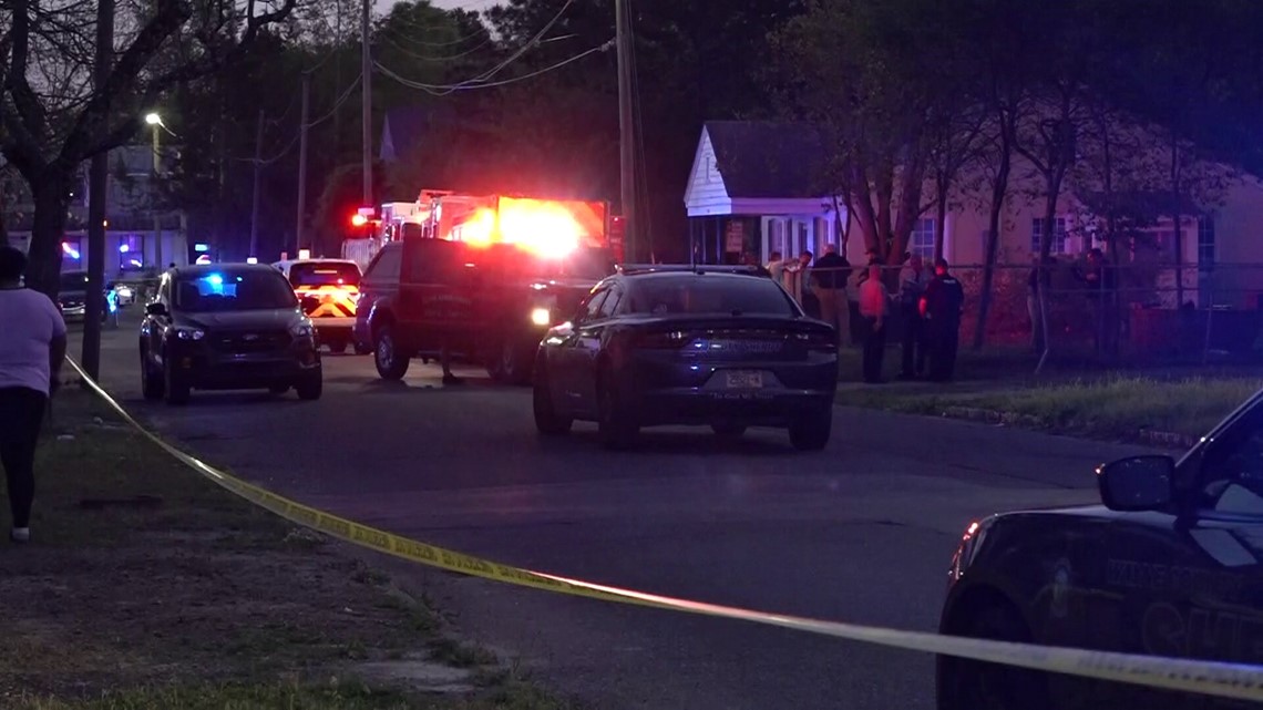14-year-old killed, 5 wounded in shooting at North Carolina home - Vimarsana News