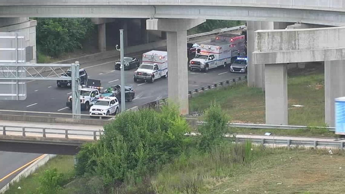 Crash backs up I-77 traffic for miles near Uptown Charlotte | wcnc.com