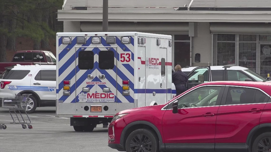 Woman stabbed in hand at northwest Charlotte Food Lion | wcnc.com