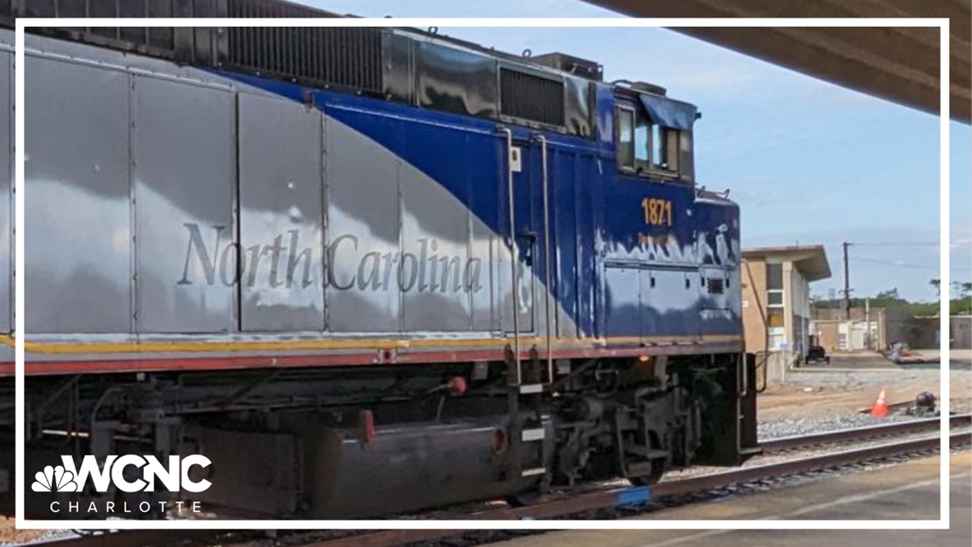 The train involved appears to be Amtrak's 75 Carolinian/Piedmont train en route to Charlotte