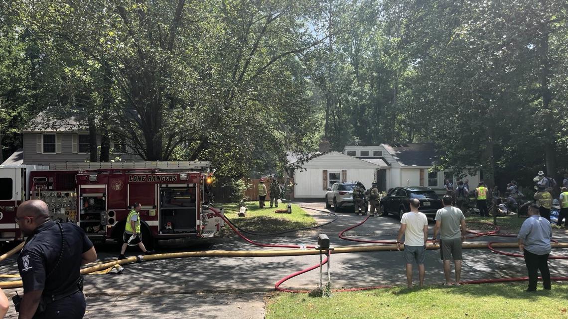 Southeast Charlotte house fire displaces 5 people | wcnc.com