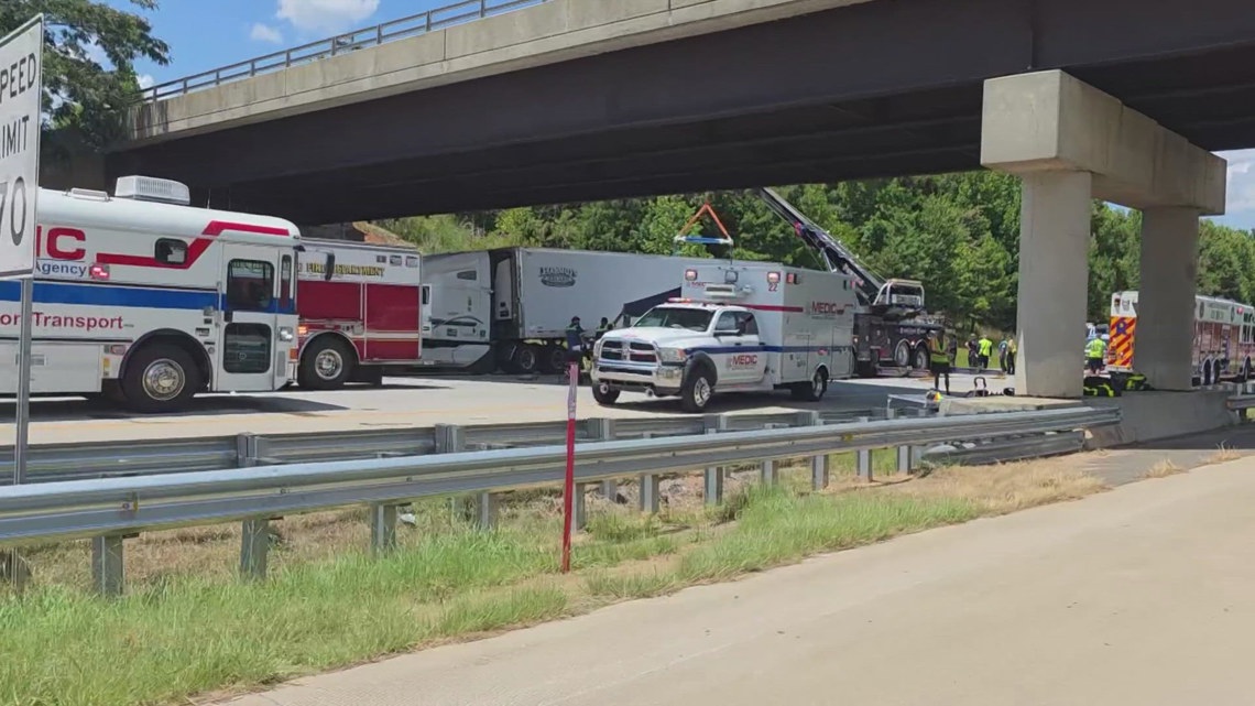 Crash on I-485 in Charlotte leaves 6 people dead | wcnc.com
