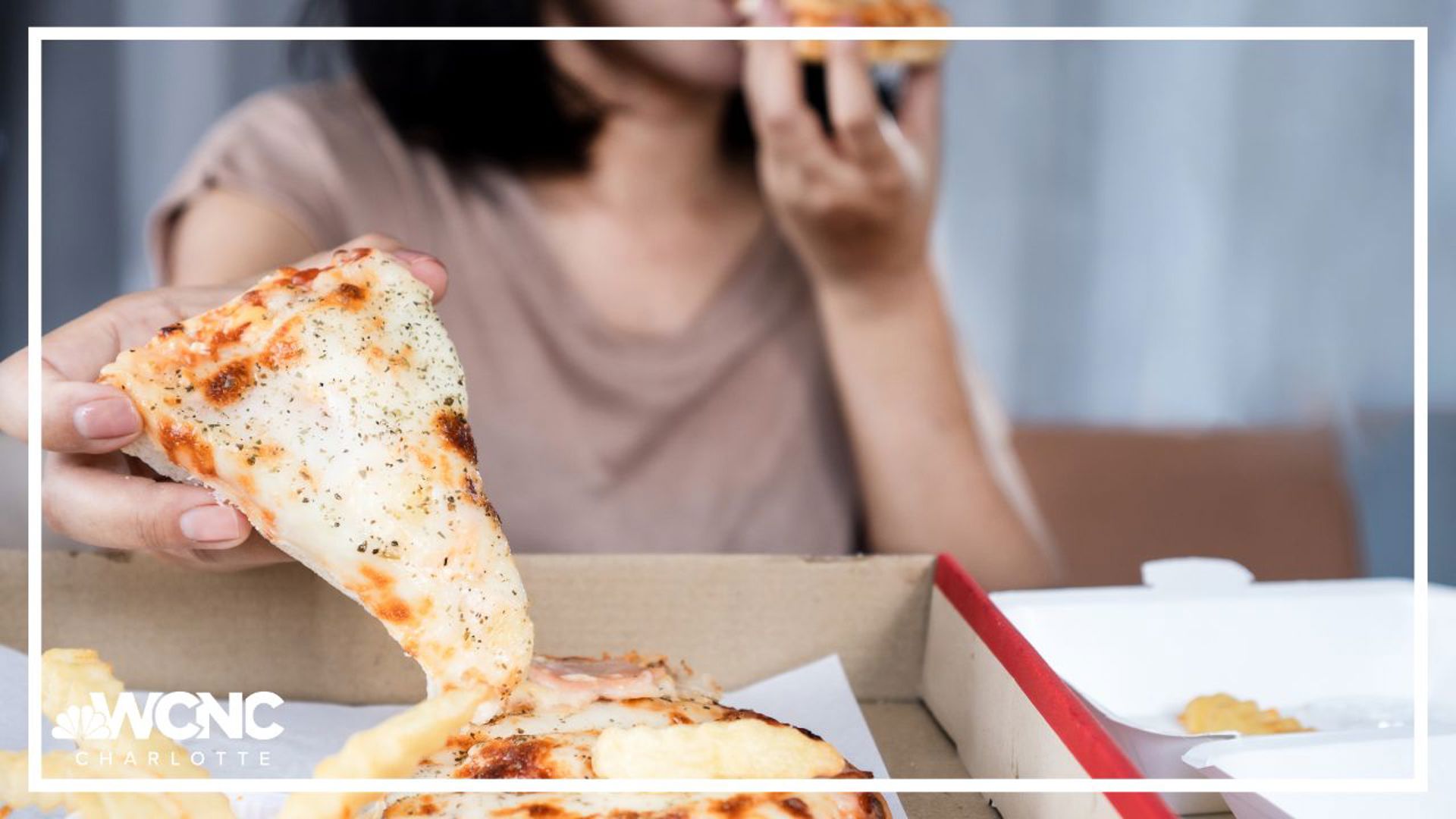 Psychologists say the real reason many people overeat is because they lack self-control, munching away on junk food while doing other things.