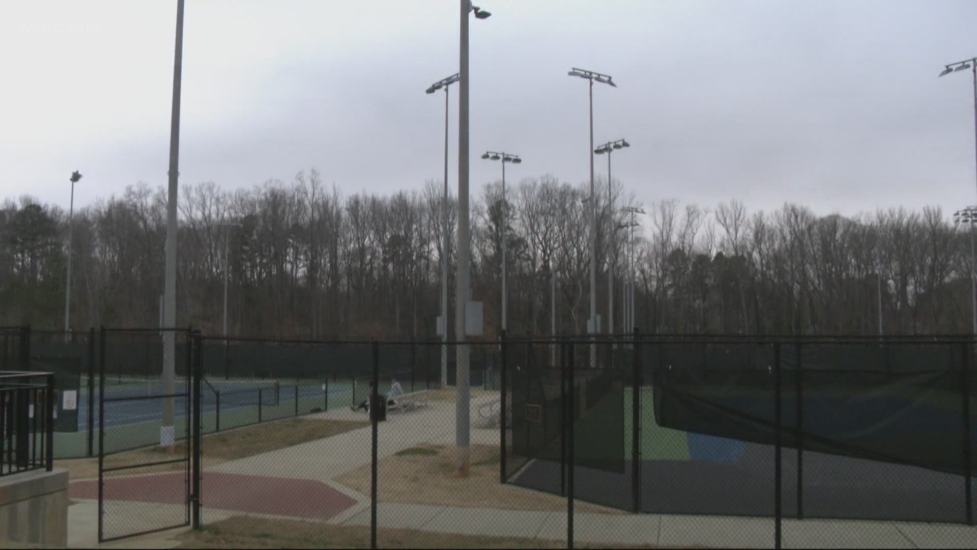 A petition to turn tennis lights on at public parks in Mecklenburg County has reached 1,000 signatures in a week.