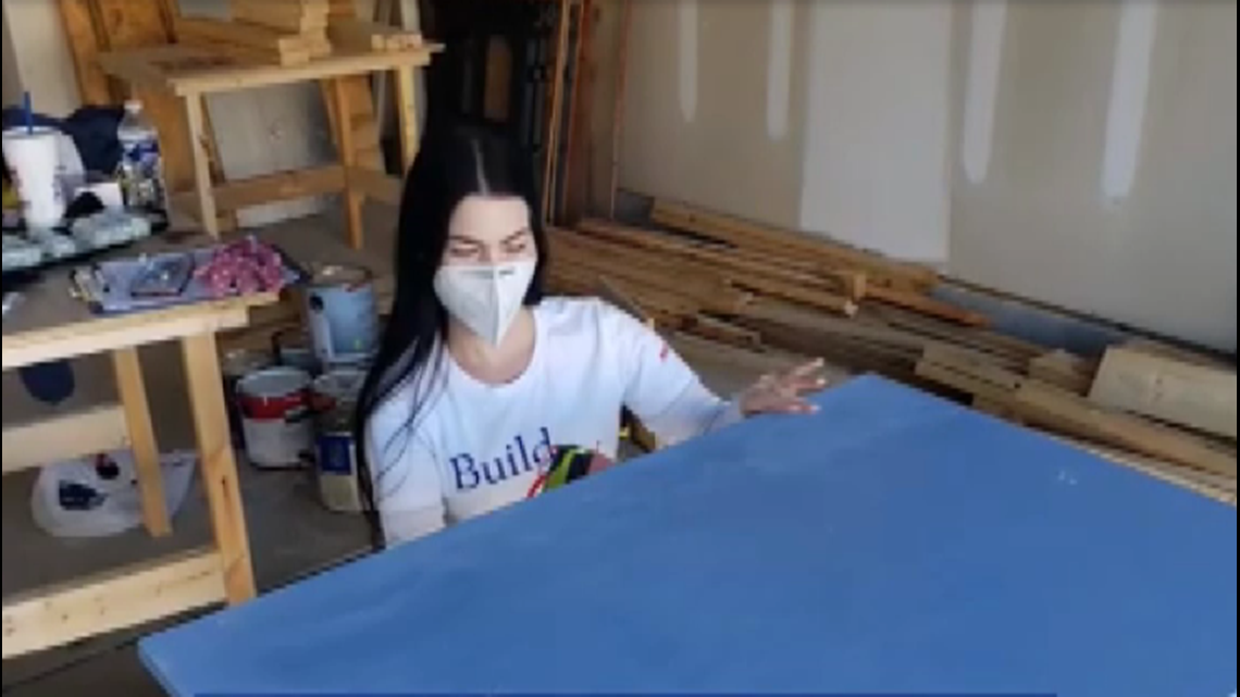 Charlotte woman builds desks for students learning remotely - Vimarsana News