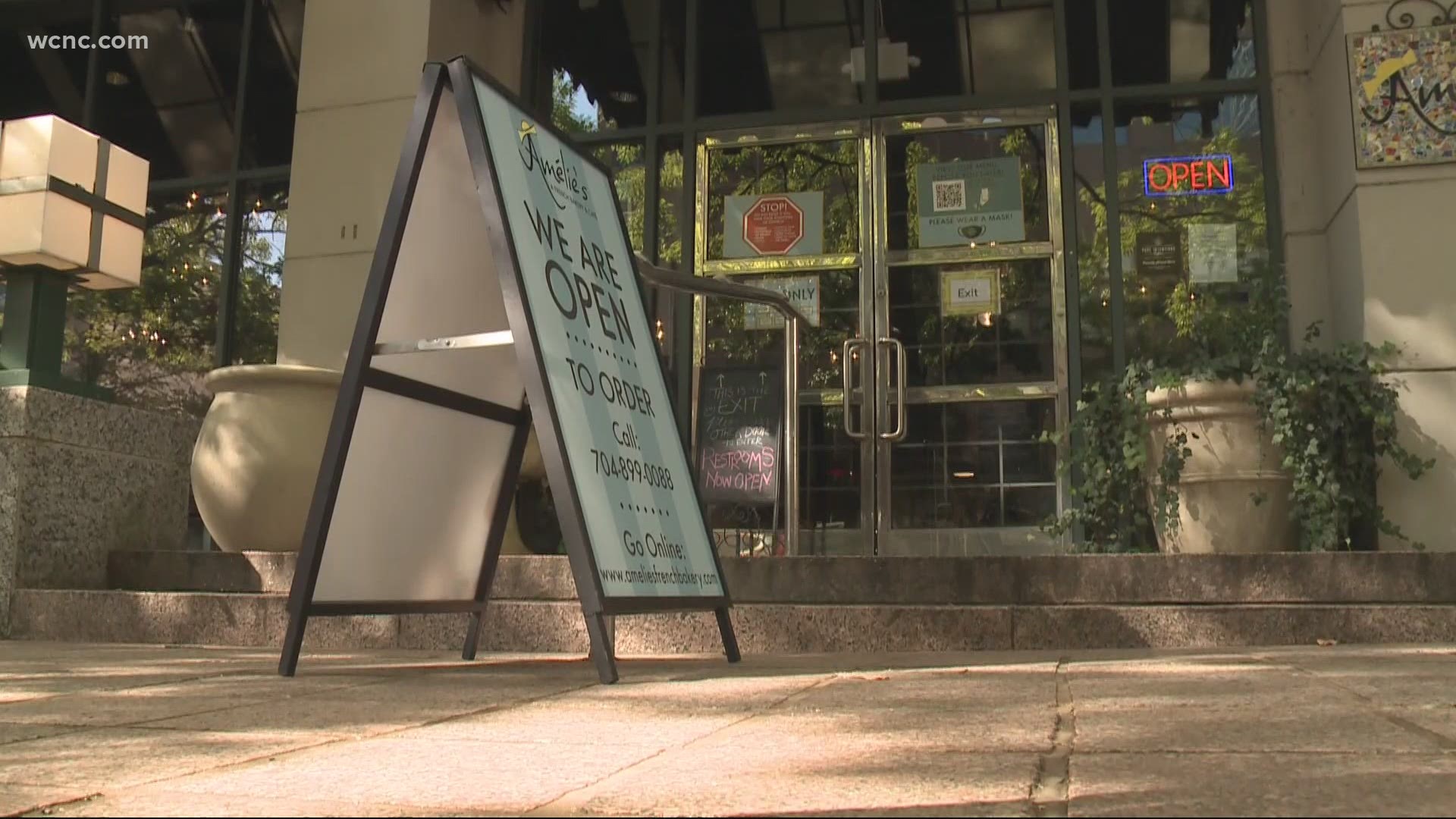 Amélie’s French Bakery & Café will be closing its popular uptown Charlotte location as a result of the COVID-19 pandemic hurting business.