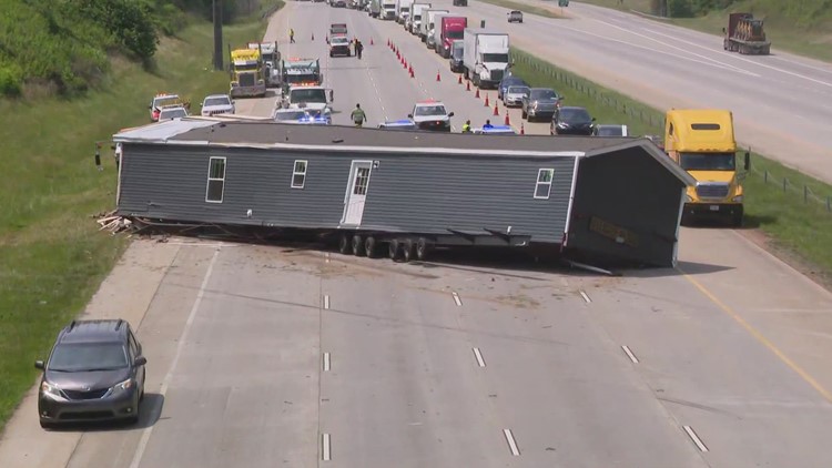 I-485 reopens hours after truck hauling mobile home crashes on inner loop