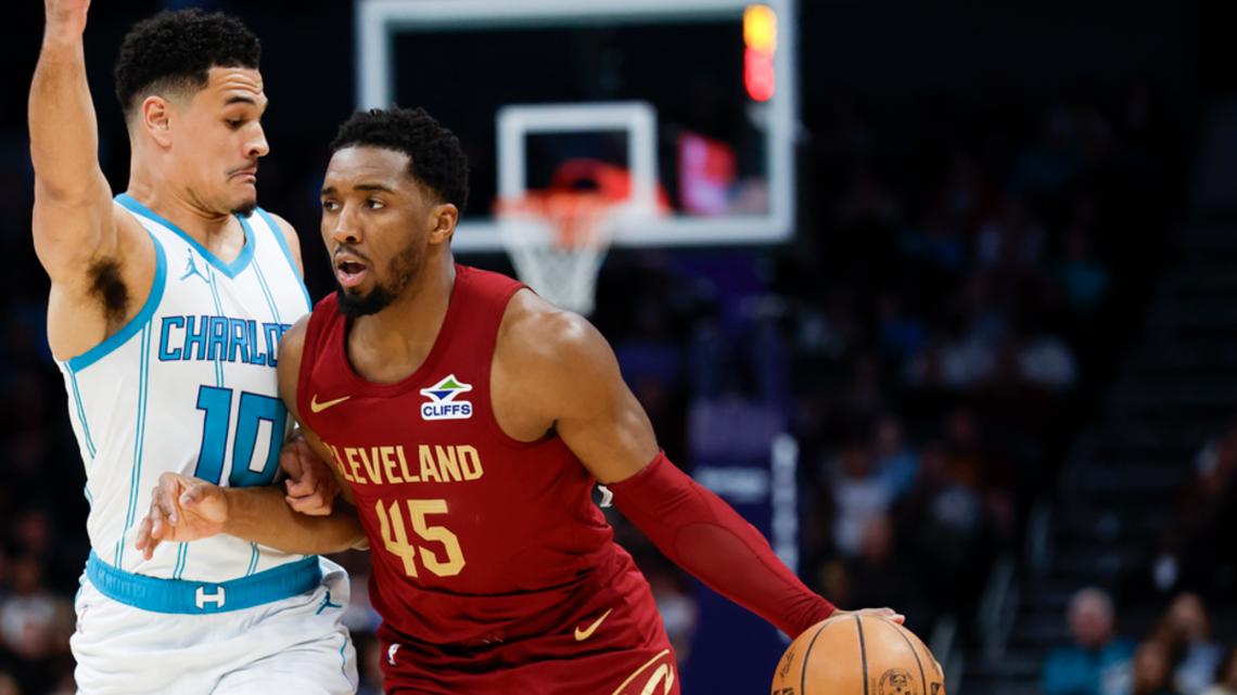 Cavaliers secure 13th straight win, defeat Hornets 118-117