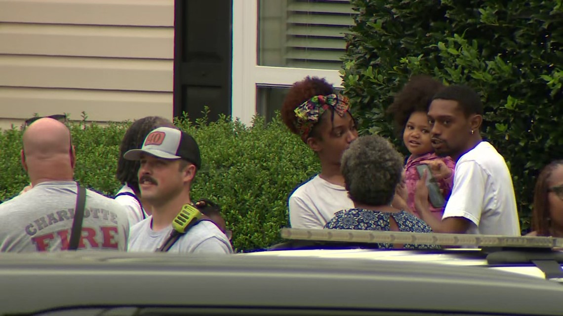 Missing Charlotte girl found safe, reunited with parents wcnc