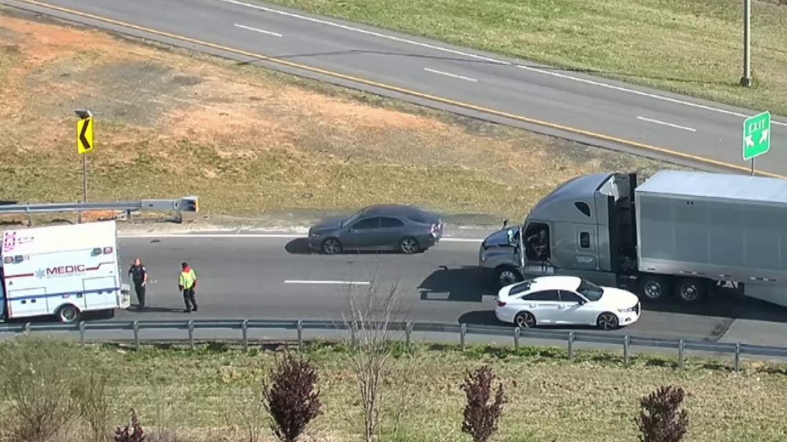 Crash blocks lane on Charlotte interstate ramp | wcnc.com