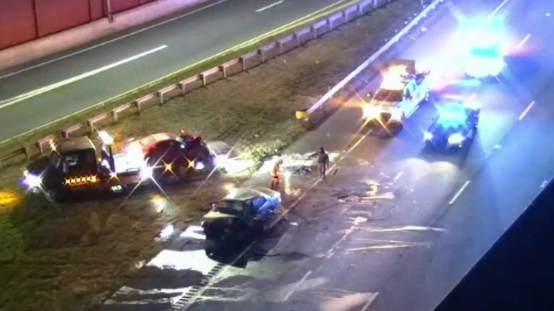 I-77 crash in Charlotte closes two lanes, detours in place