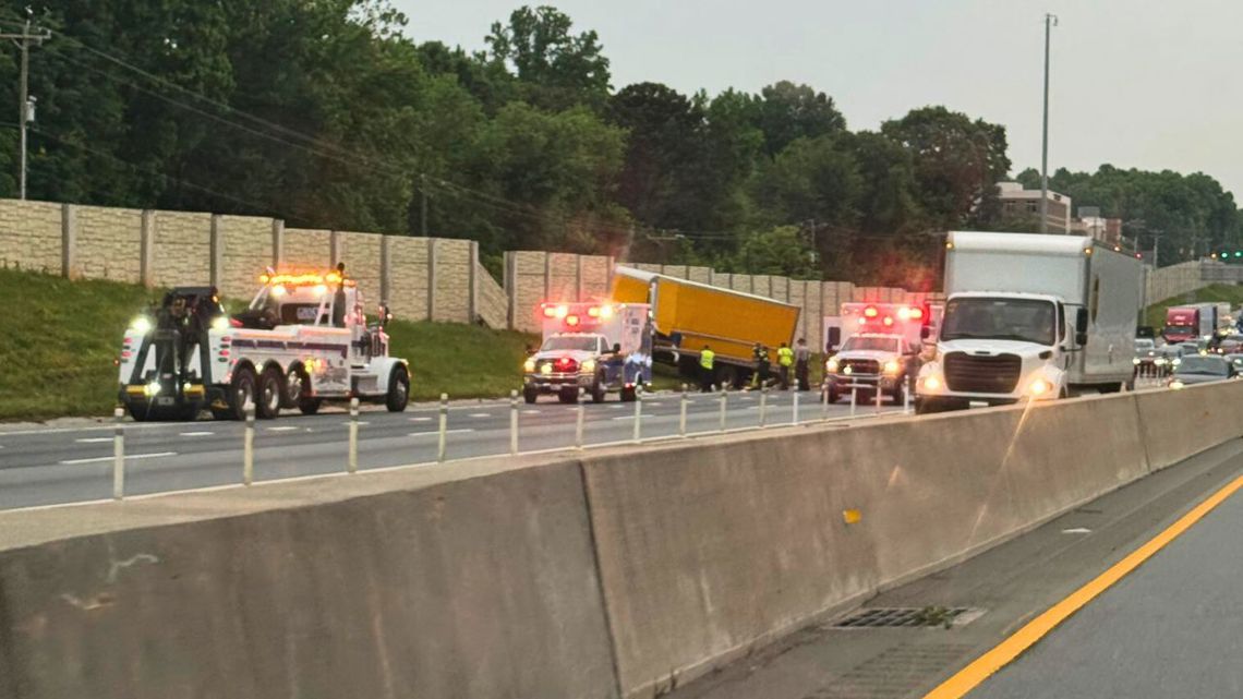 Crash involving truck blocks 4 of 5 lanes on I-77 in Mooresville | wcnc.com