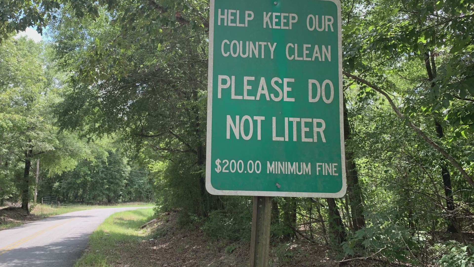 Road sign says "Liter" instead of "Litter"