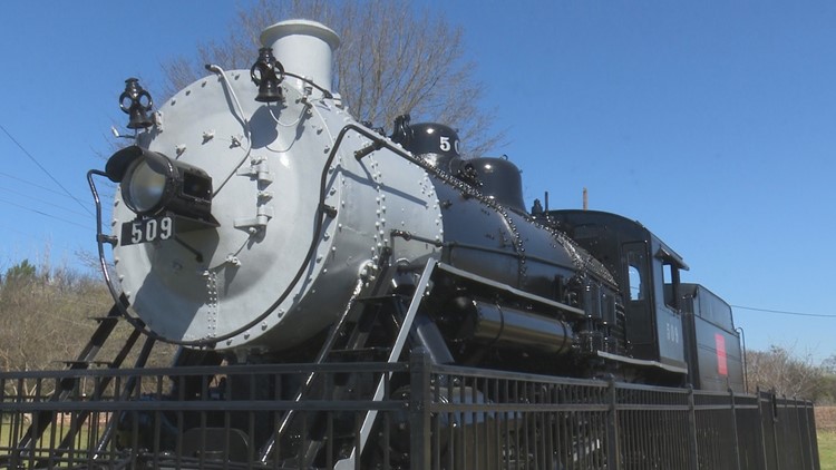 'Get it back looking beautiful': Steam train in central Georgia restored