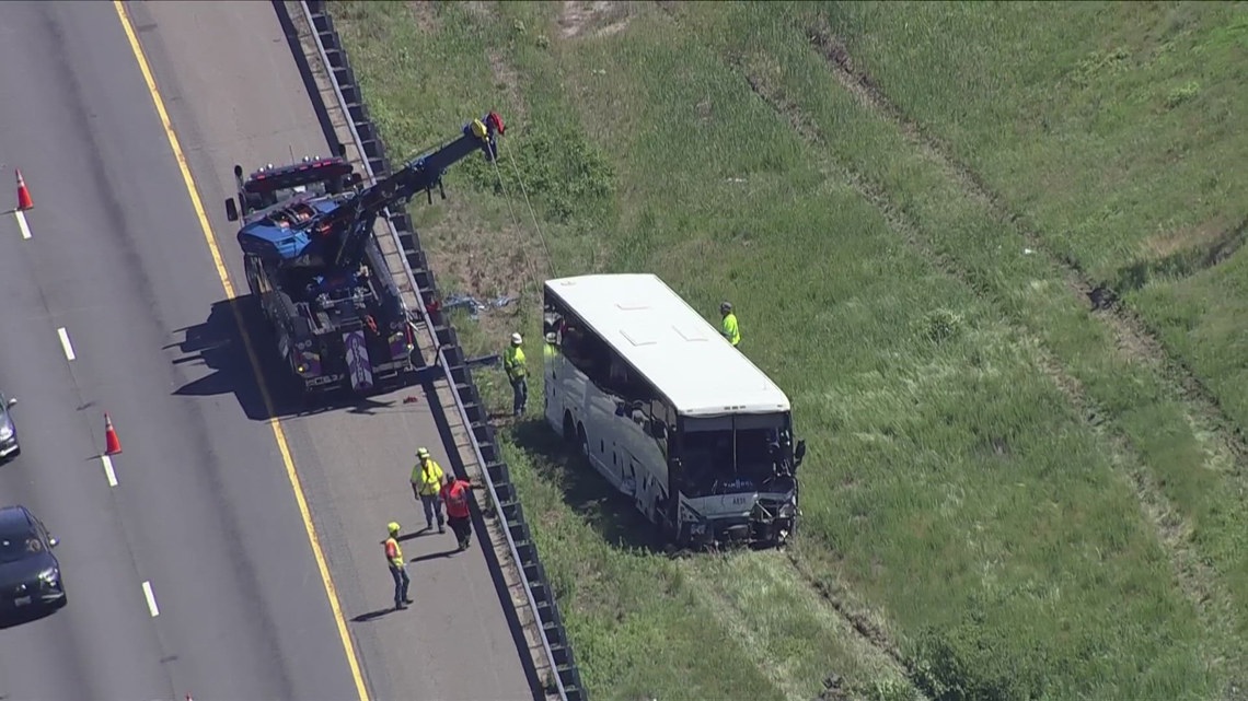 5 killed, 34 injured when bus traveling to Charlotte crashes on I-95 in Virginia