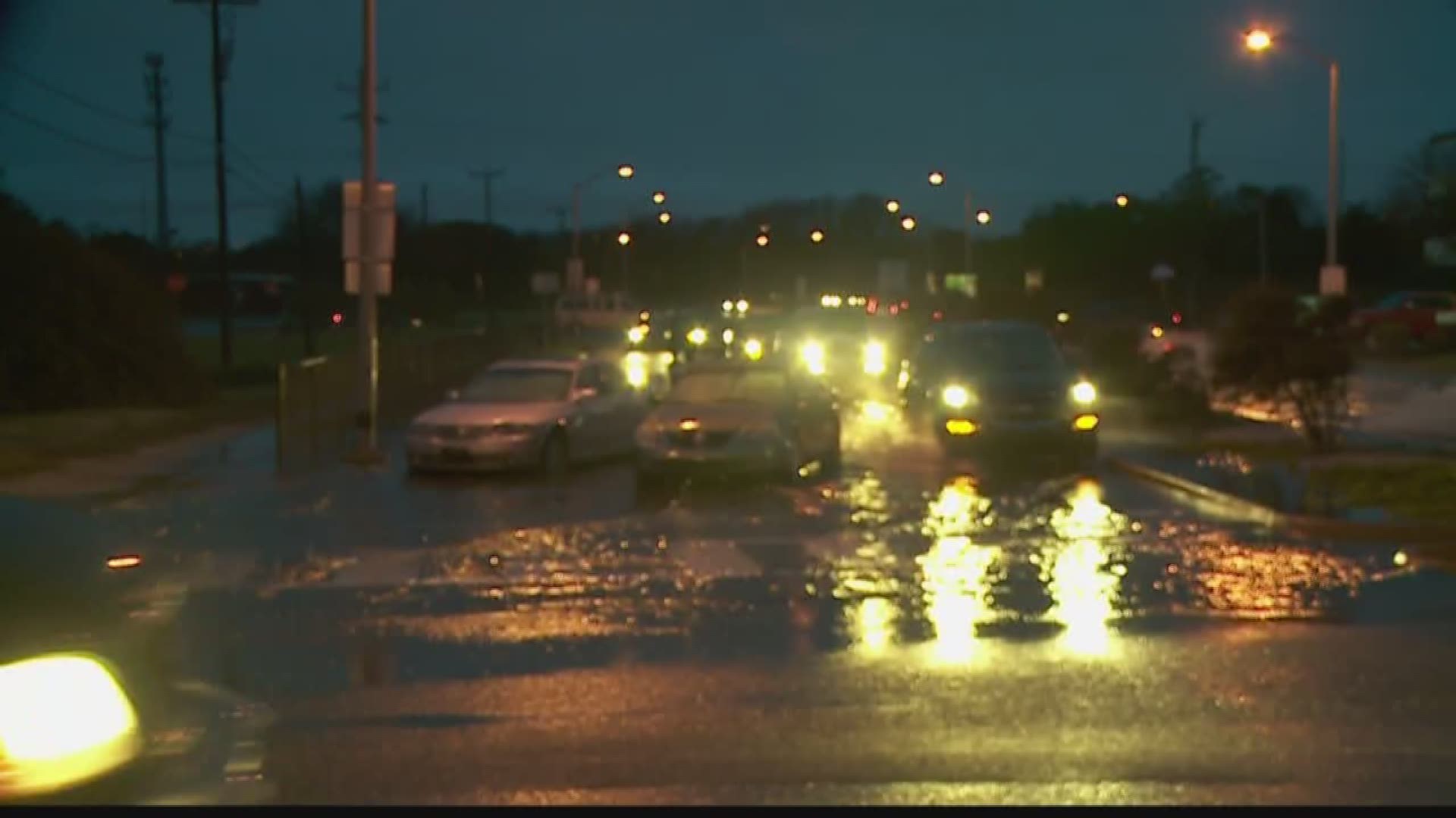 Verify Is it the law to turn on your headlights when wipers are in use