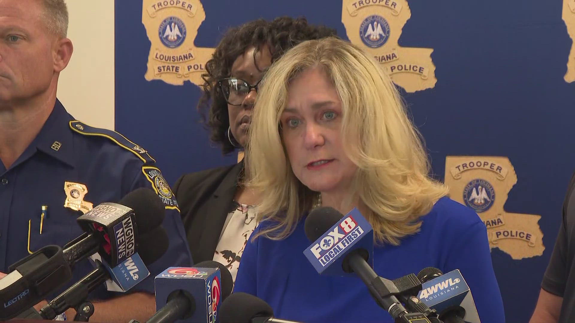 Officials announce reward updates for tips leading to capture 2 inmates Antoine Massey and Derrick Groves who remain at large.